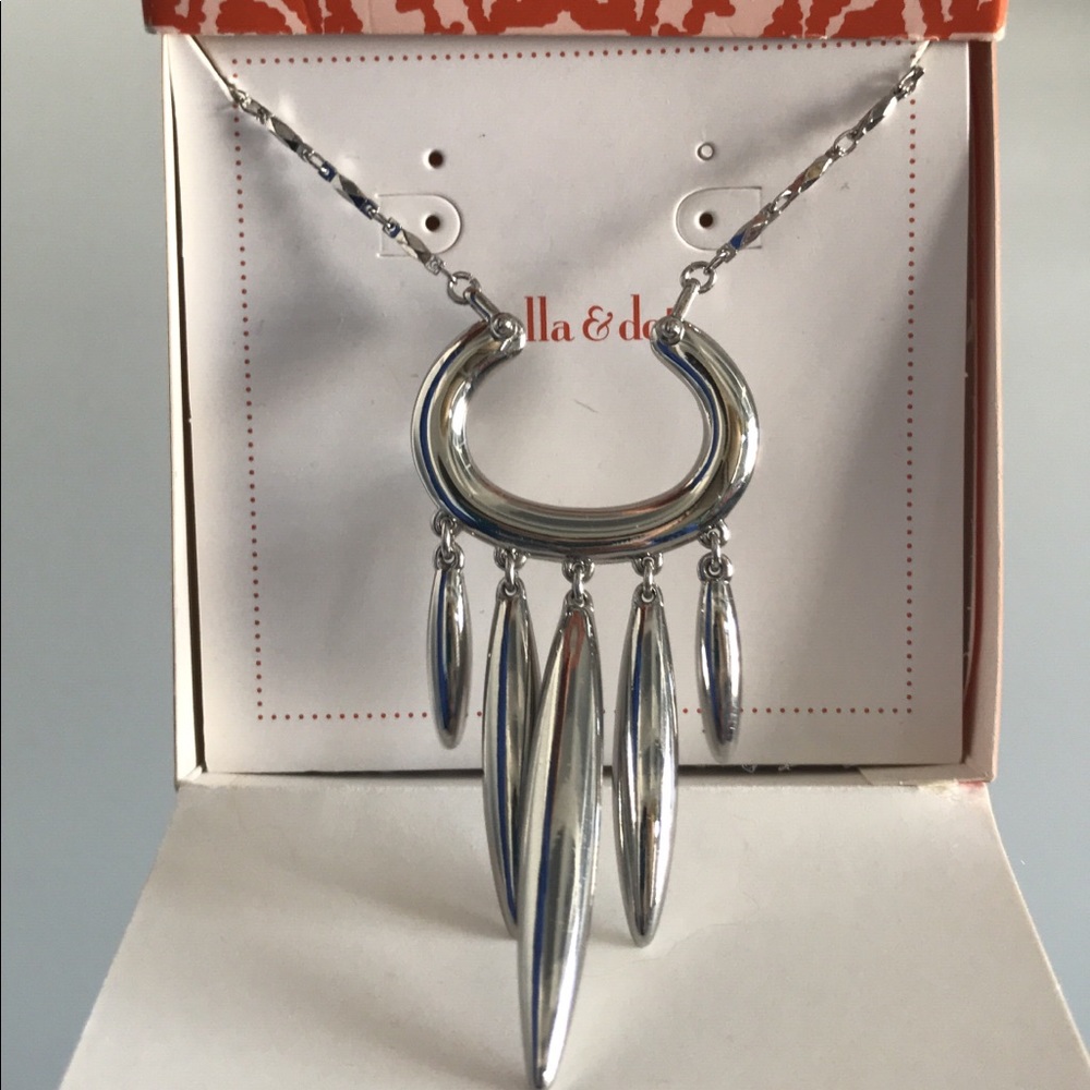 STELLA AND DOT NAHLA NECKLACE